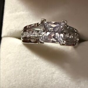 New Women’s size 9 Sterling Silver Wedding Ring with diamonds